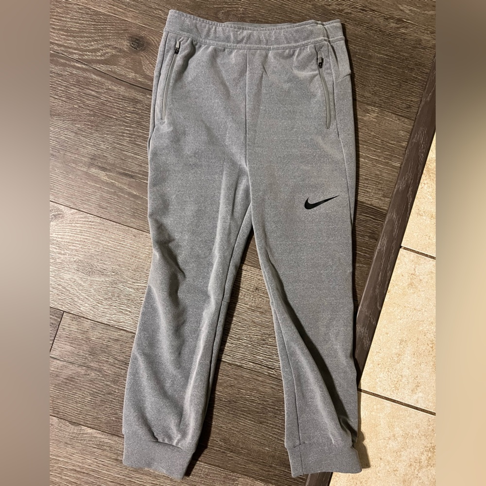Nike joggers Youth XL